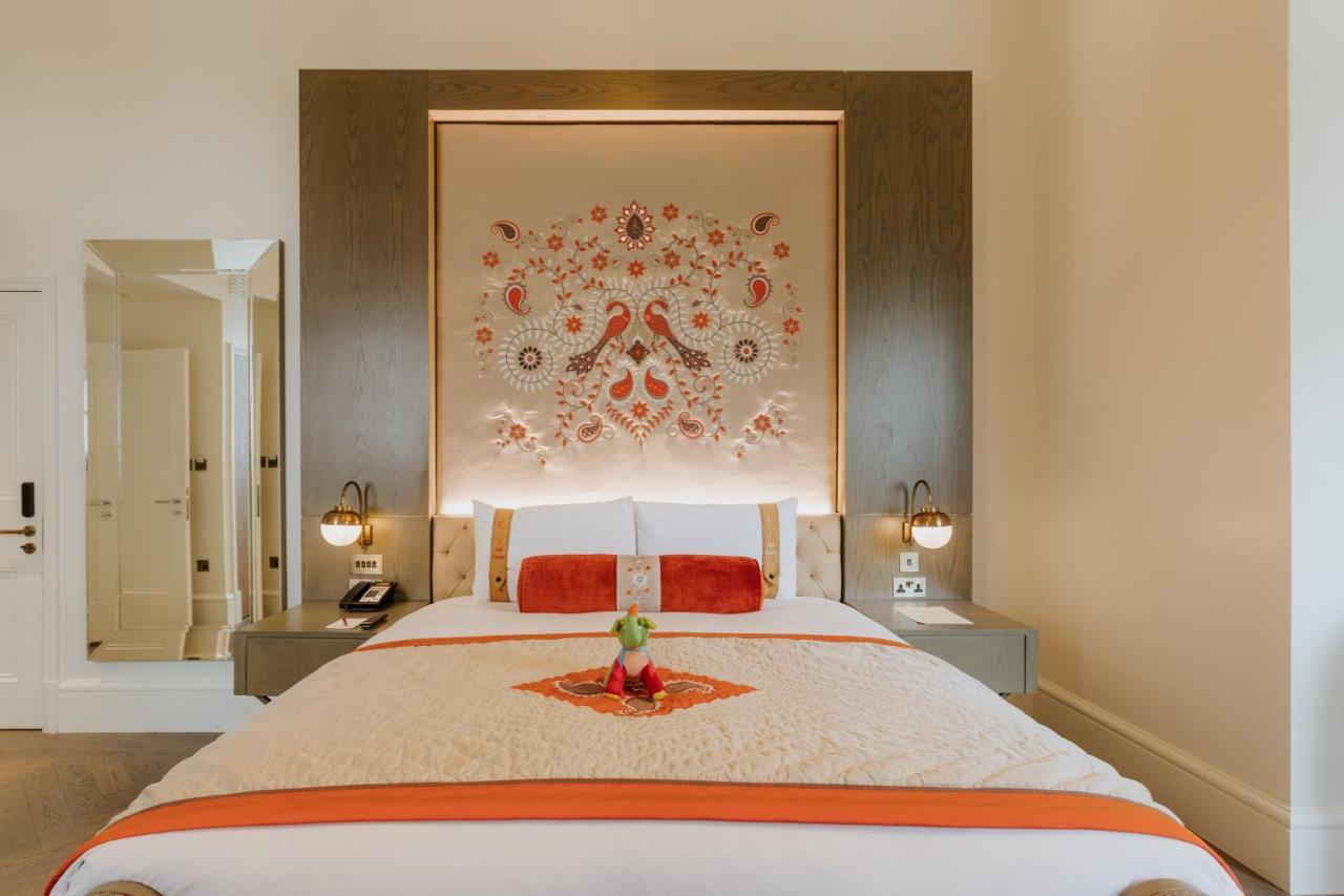 Hotel The Lalit Londyn Zewnętrze zdjęcie A bedroom at the Taj Mahal Palace
