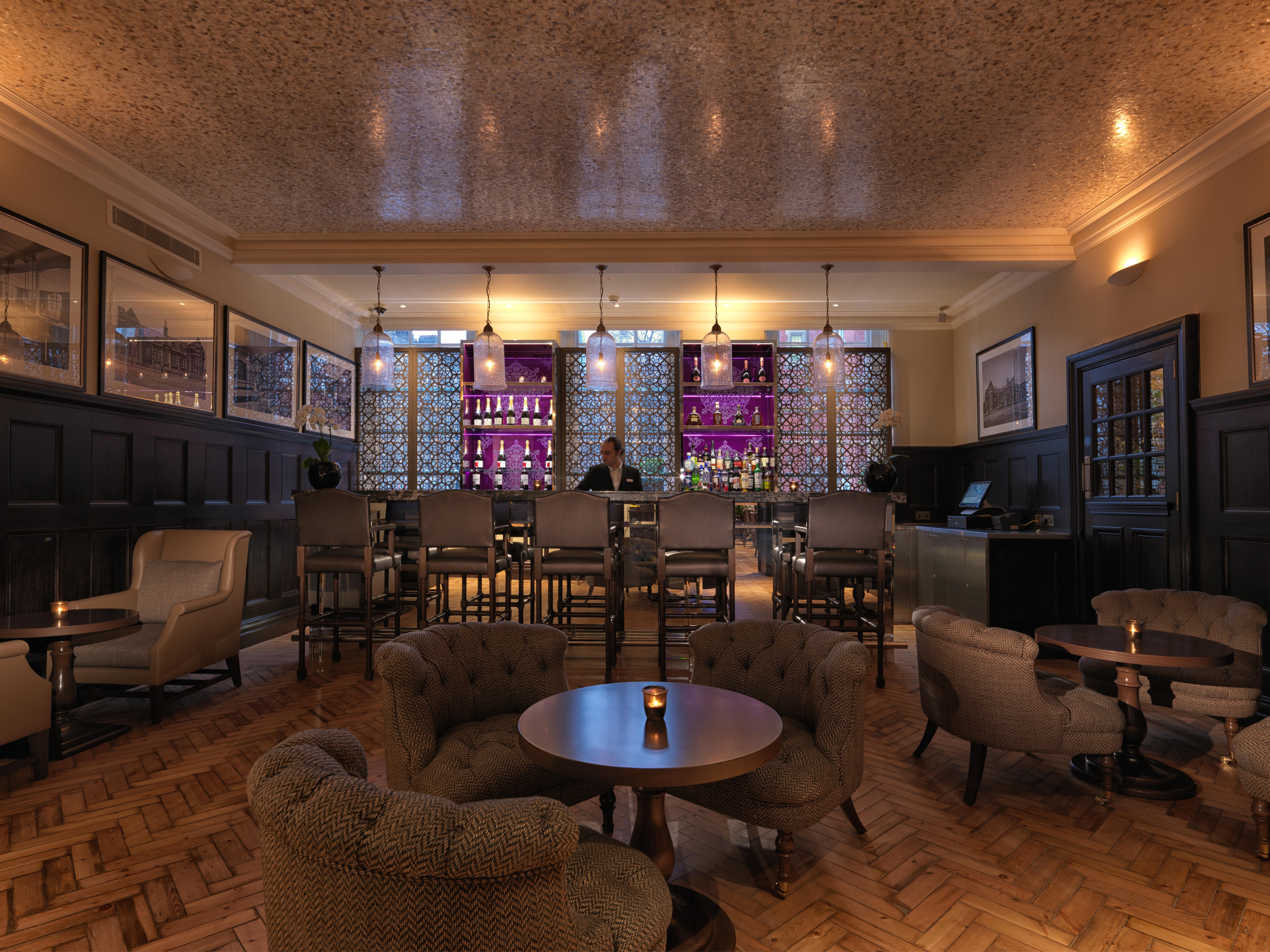 Hotel The Lalit Londyn Udogodnienia zdjęcie The bar at the hotel